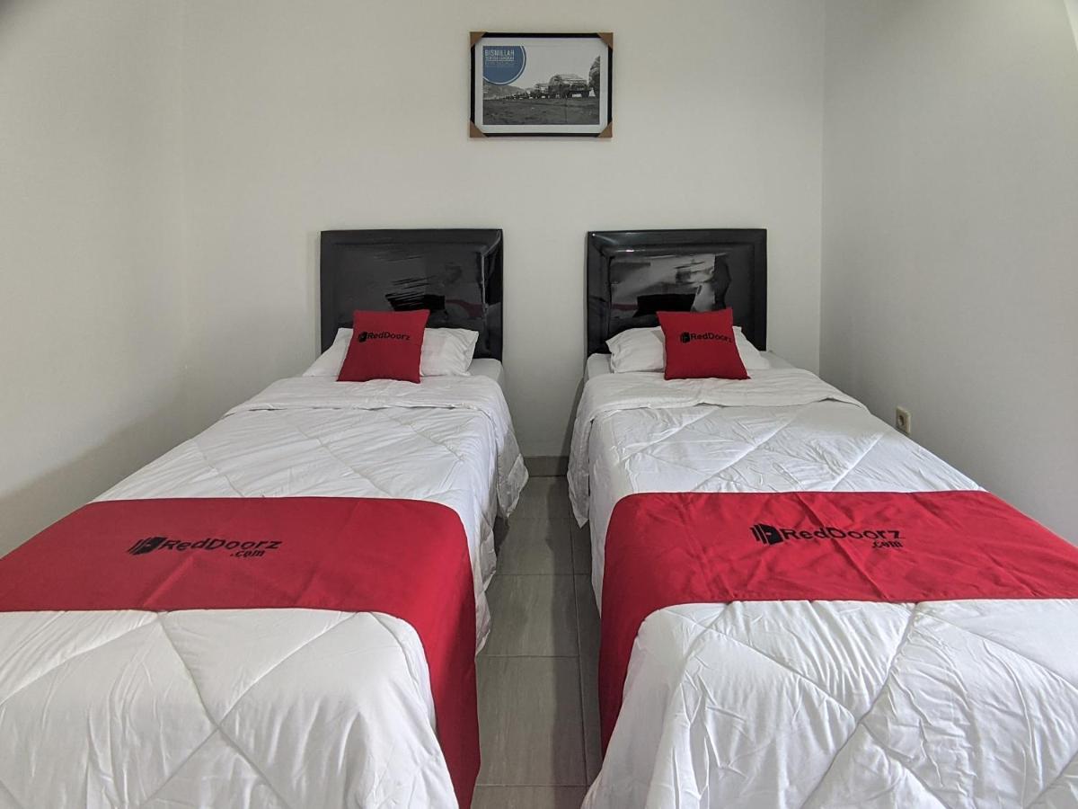 Reddoorz Syariah Near Jalan Caman Raya Bekasi Hotel Exterior foto